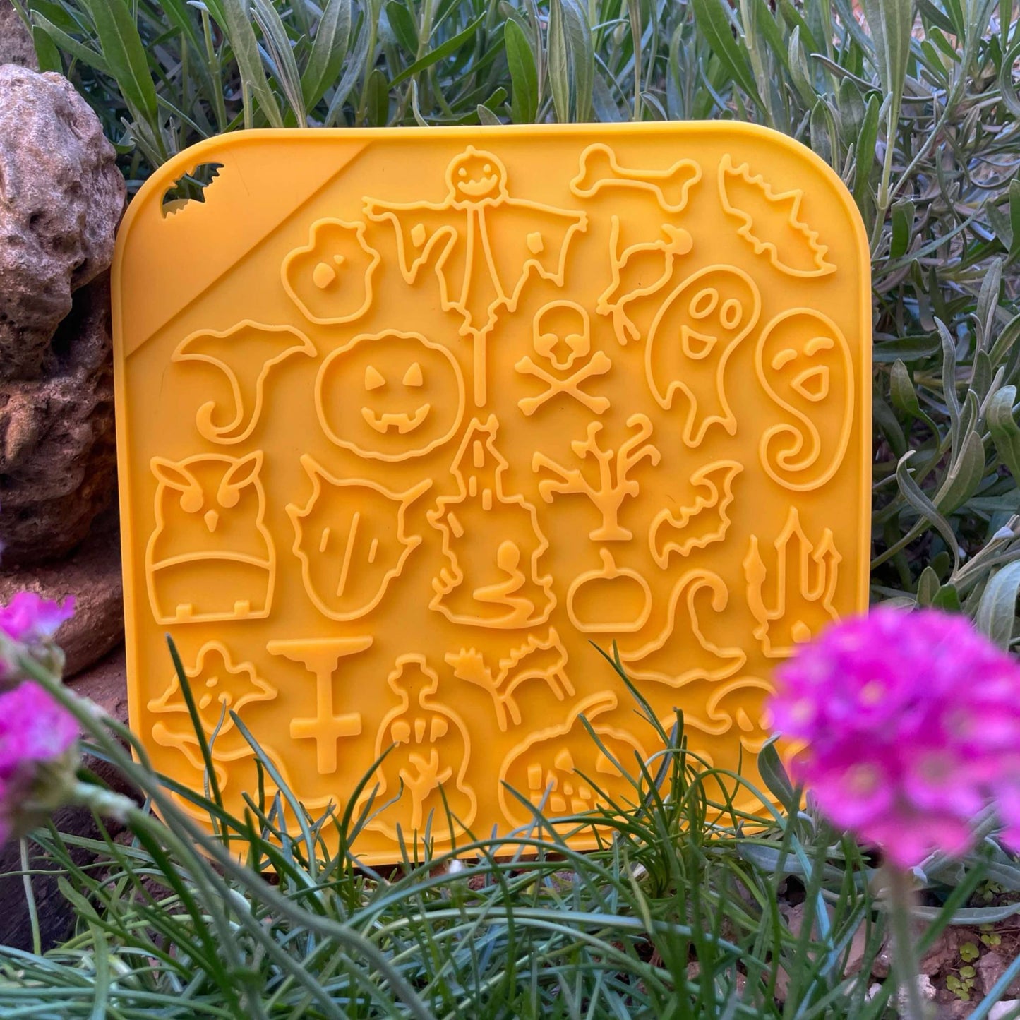 CHEWTOPIA Lick Mat + FREE Silicone Spatula